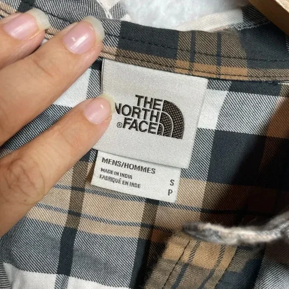 The North Face Men’s Plaid Button-Up Shirt Size Small Outdoor Hiking Fall - Picture 3 of 8